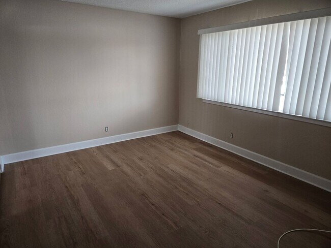 Building Photo - Henderson