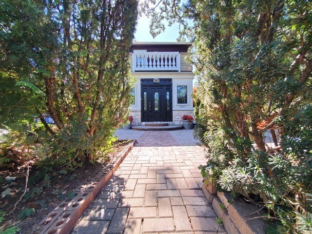 Foto principal - 1400 Lincoln Pl