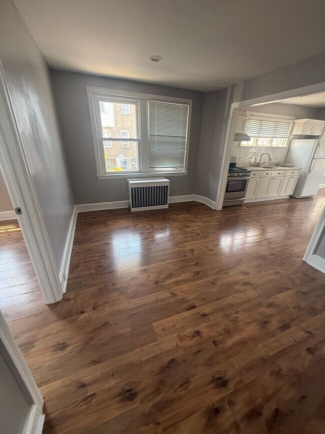 Building Photo - 270 Rosemar St