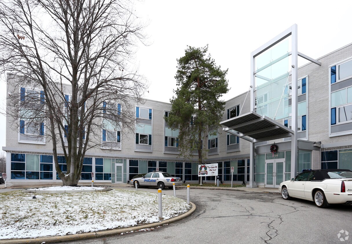 Shaker House Apartments in Beachwood, OH