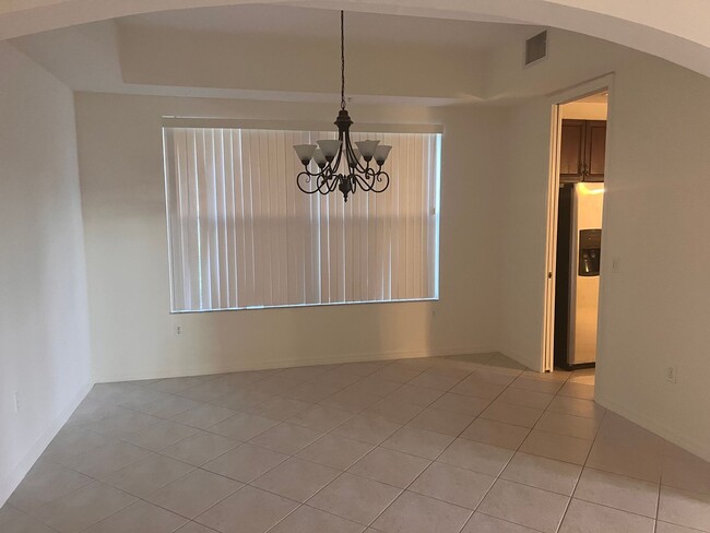 Building Photo - Move in special!  Unfurnished 2 Bedroom, 2...