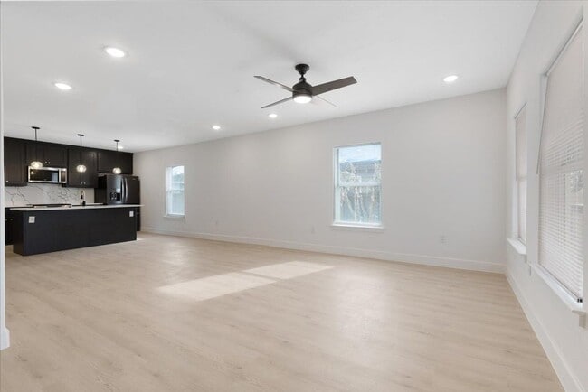 Building Photo - 6609 Avenue Q
