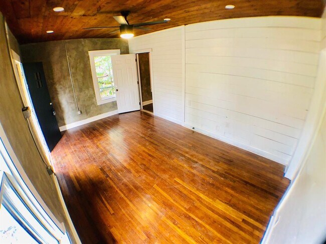 Foto del edificio - 1121 1/2 Gunter St