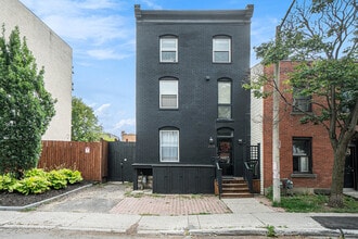 Building Photo - 208 Clarence St