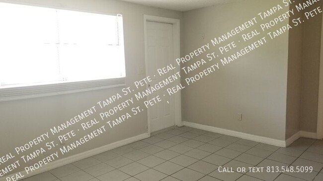 Building Photo - ***FREE RENT***