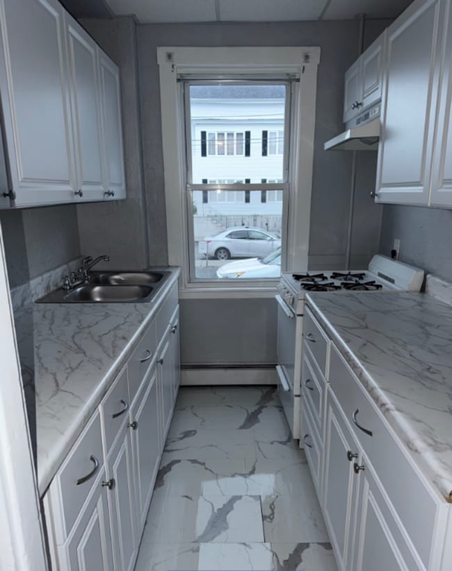 Building Photo - 1879 N Main St