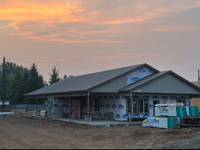 Building Photo - 200 Main St