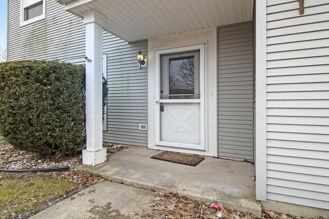Building Photo - 221 Aspen Dr