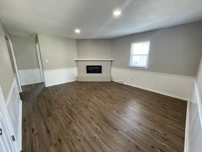 Foto del edificio - 3-Bedroom, 2-Bathroom duplex in Blue Springs