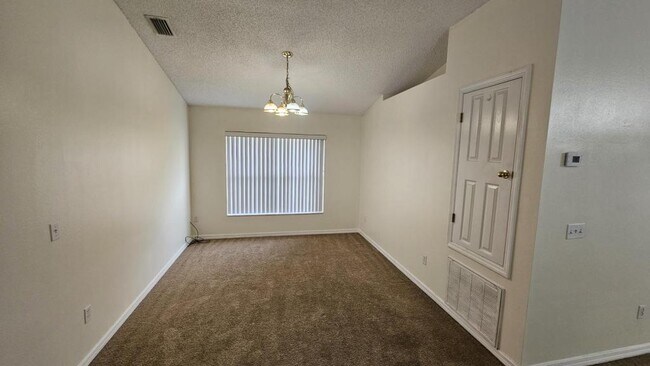 Foto del edificio - 2410 Stratford Pointe Dr