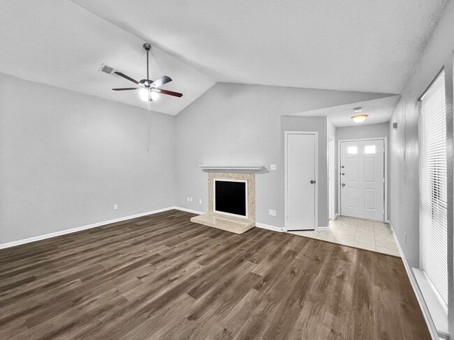 Building Photo - Charming 3-Bed, 2-Bath Home in Lewisville ...