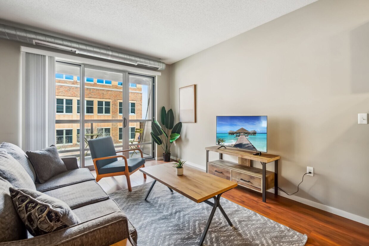Foto principal - 616 Washington Ave S