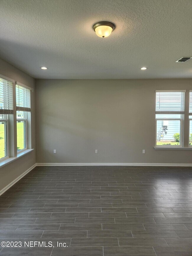 Foto del edificio - 118 Pinebury Ln