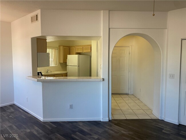 Building Photo - 900 Heavenly Hill Ct