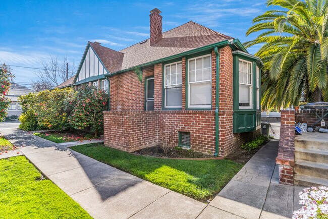 Building Photo - 1801 Alameda Ave