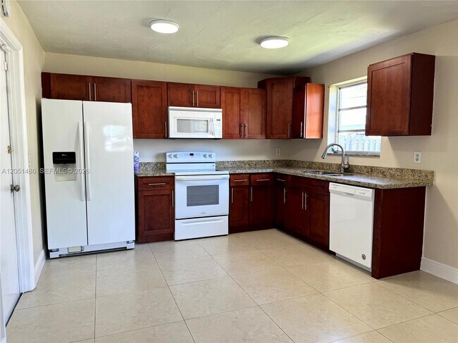 Foto del edificio - 3421 SW 32nd Ct
