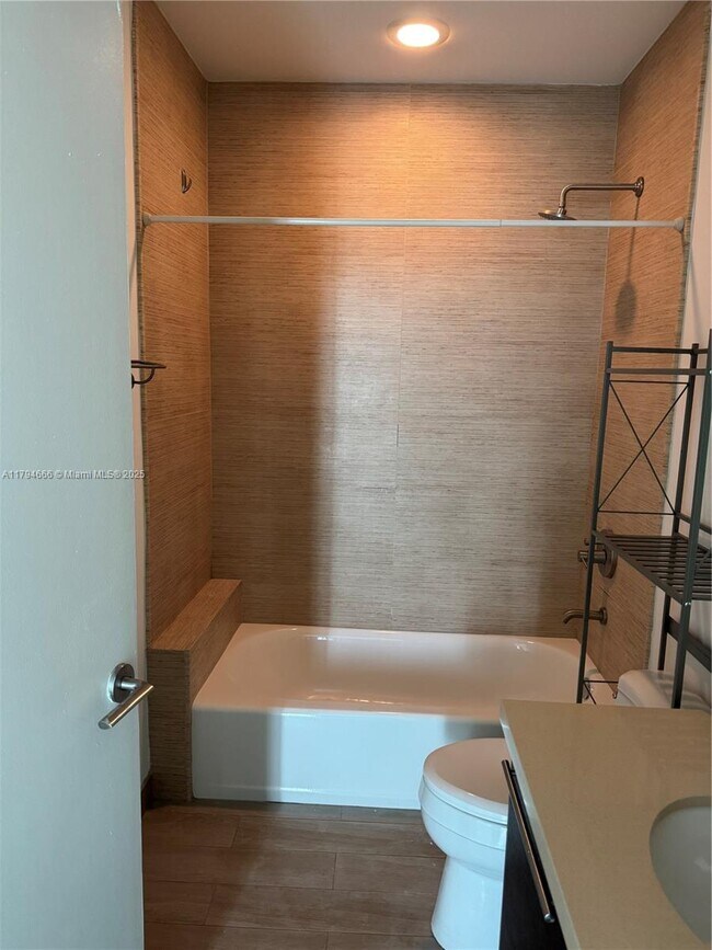 Foto del edificio - 7930 East Dr