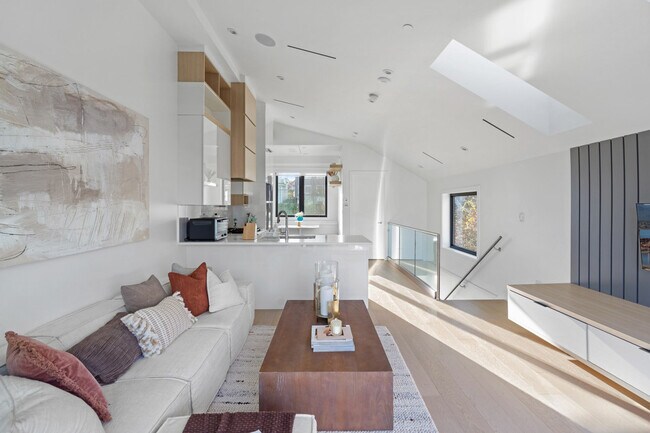 Building Photo - 2857 Wall St