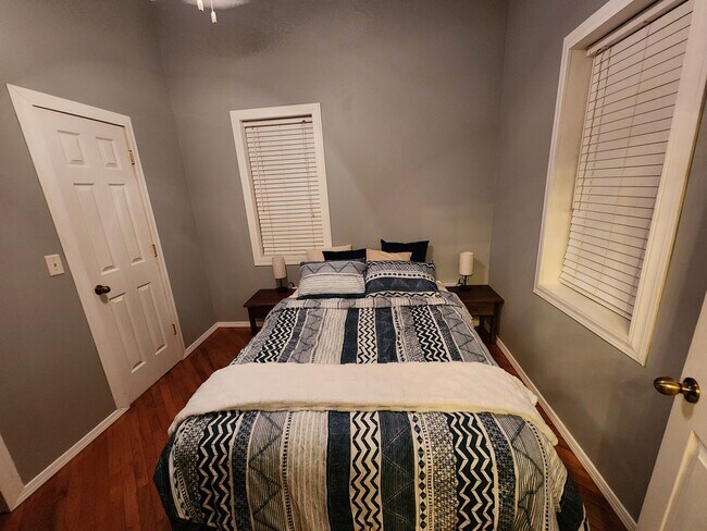 Foto del edificio - 307 W Scott St