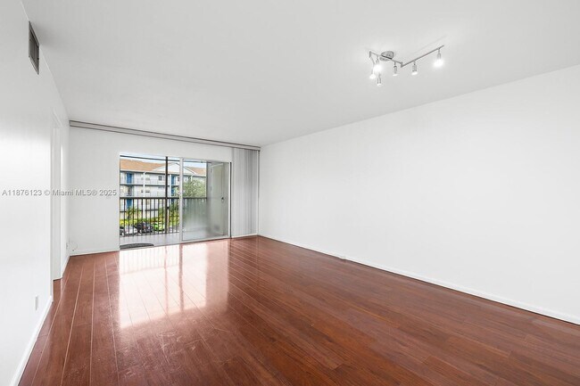 Foto del edificio - 650 SW 124th Terrace