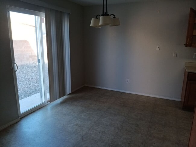 Foto del edificio - 4 Bedroom, 2 Bathroom! Lovely Home Coming Soon!