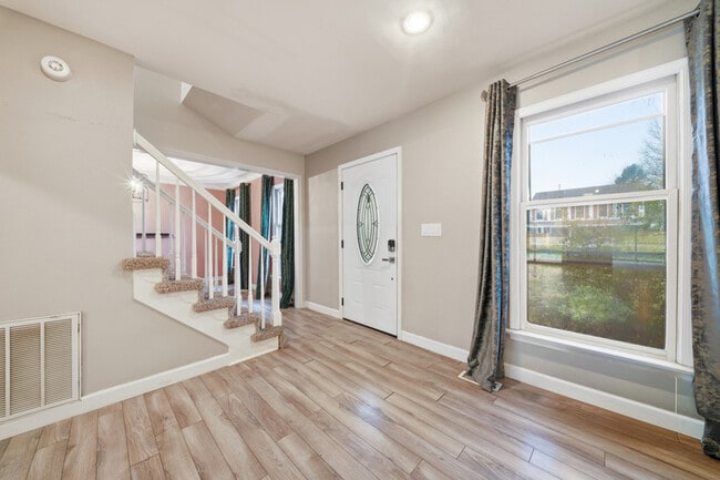 Foto del edificio - 1429 Birch Leaf Rd