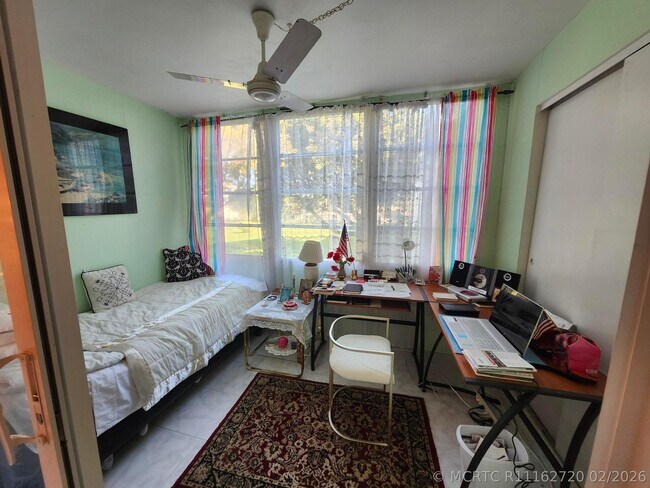 Foto del edificio - 2400 NE 1st Ln
