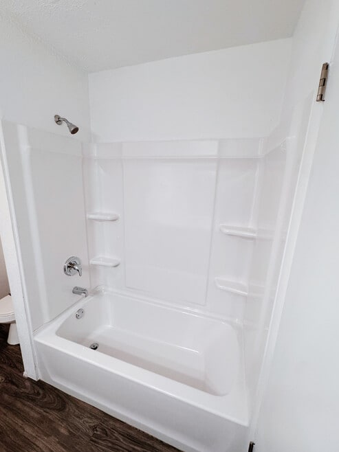 Secondary Bathroom Tub - Cambridge Cove