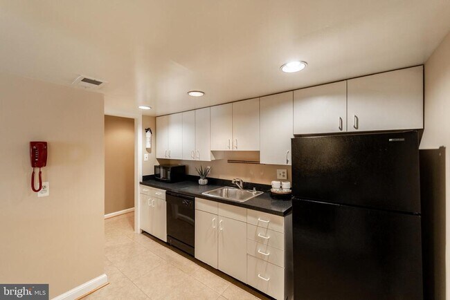 Foto del edificio - 1408 Hopkins St NW