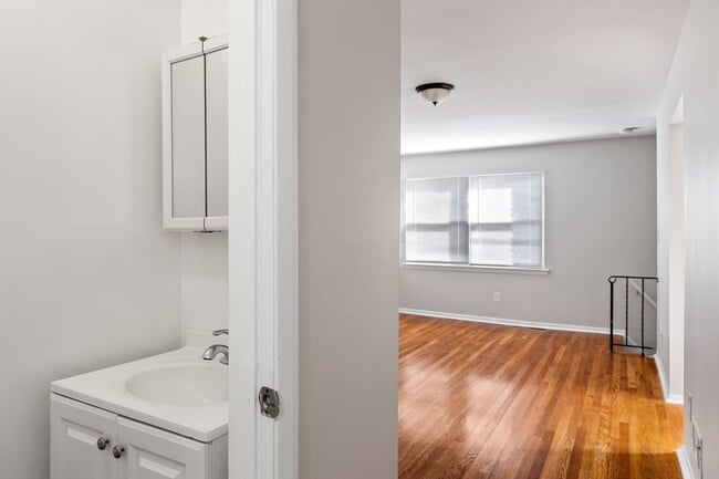Building Photo - Benner Street Townhomes