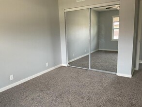 Building Photo - 210 19th St NE