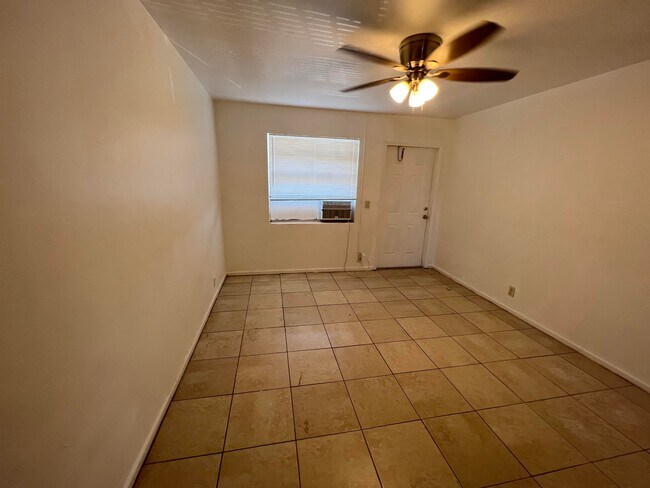 Foto del edificio - 901 W 9th St