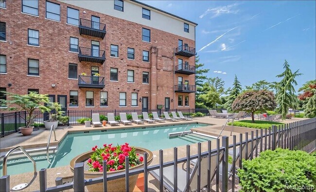 Foto del edificio - 6533 E Jefferson Ave