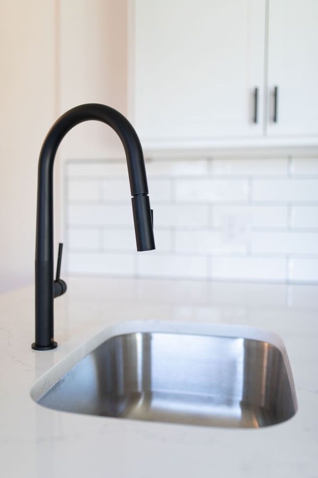 Foto del edificio - 617 E Chestnut St