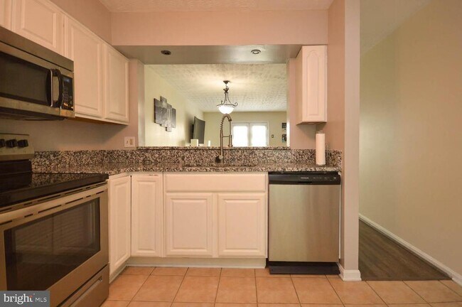 Building Photo - 12921 Trumbull Dr
