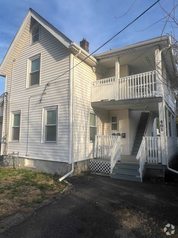 Building Photo - 405 Park St