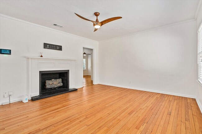 Building Photo - CLASSIC MIDTOWN HOME