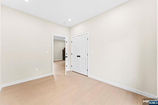 Foto del edificio - 165 Jefferson Ave