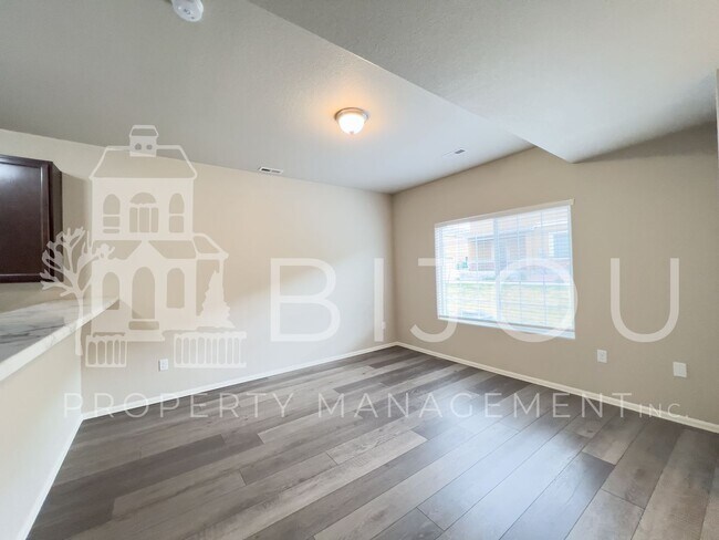 Foto del edificio - East Woodmen Townhome