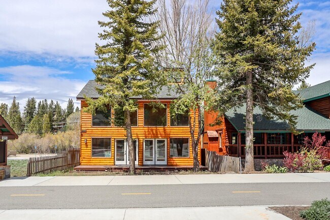 Foto del edificio - 42638 Moonridge Rd