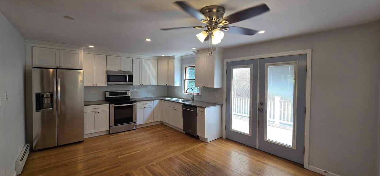 Primary Photo - 120 Abbott Dr