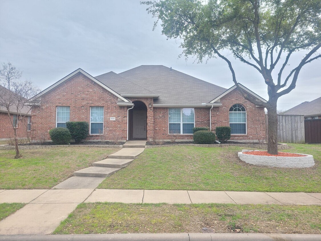 Primary Photo - Rowlett Home in Great Location w/ Communit...
