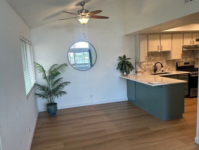 Comedor - 25925 Oak St