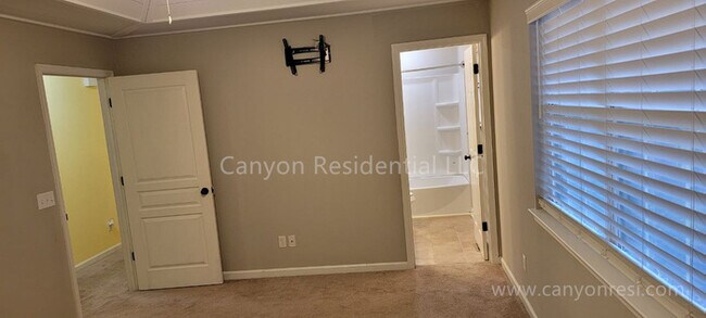 Foto del edificio - 6141 Blue Ash Dr