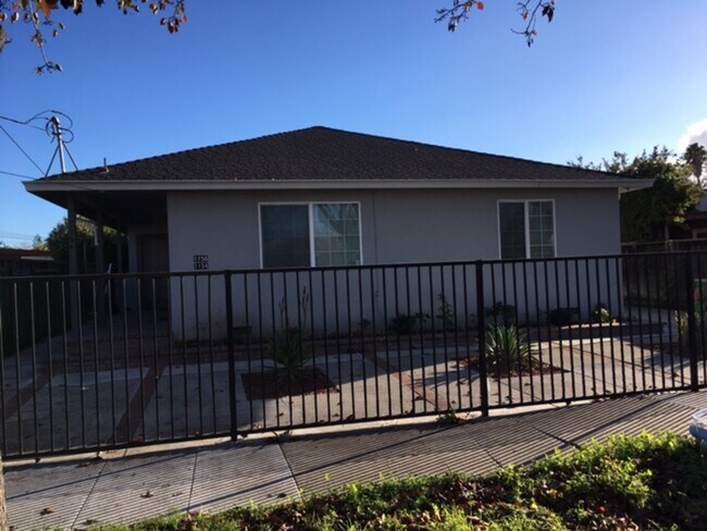 Building Photo - 1156 Civic Center Dr