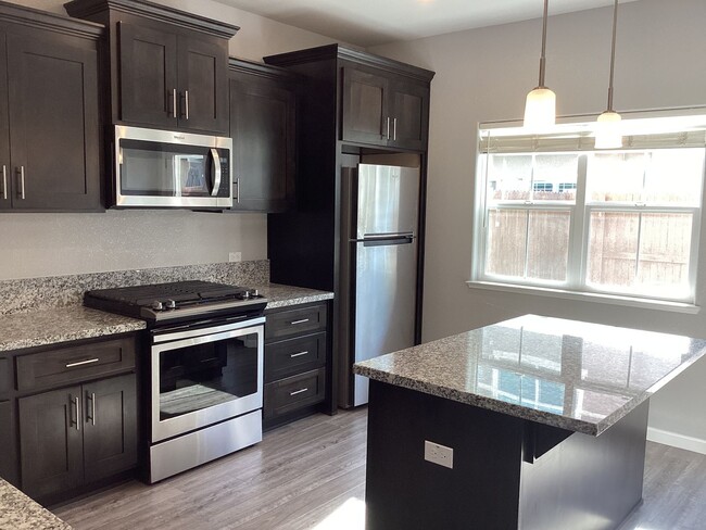 Foto del edificio - 3/2.5 Move in ready in Rocklin