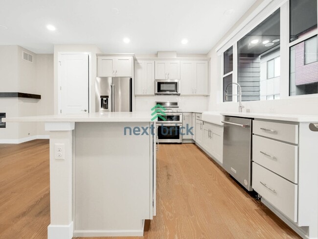 Building Photo - Welcome to this beautiful 4-bedroom, 3.5-bathroom for Rent!