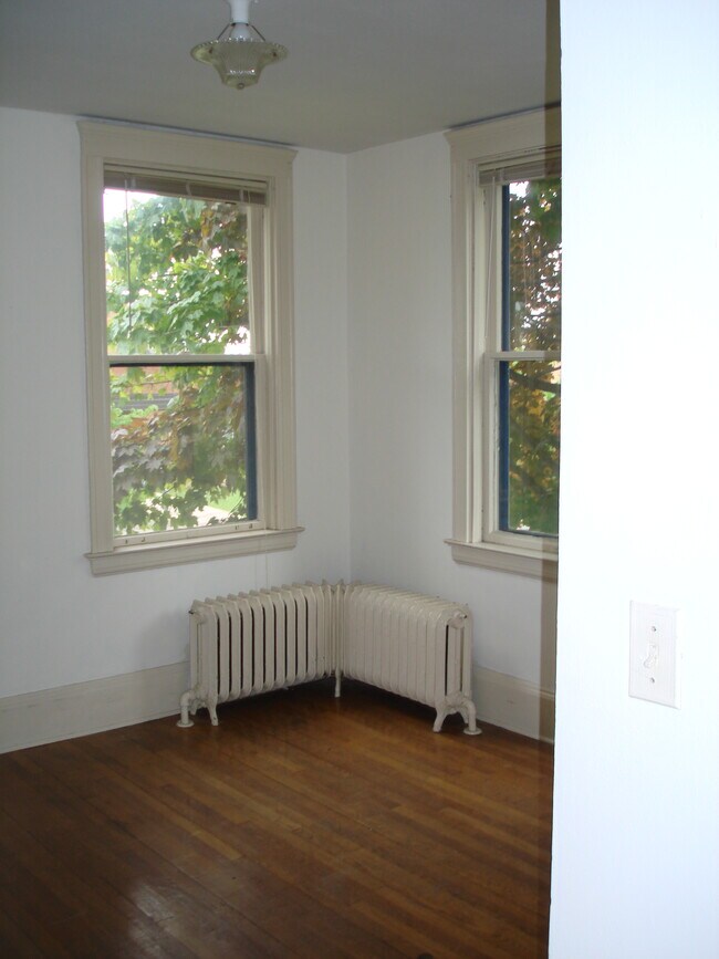 Building Photo - 1811 E 2nd St