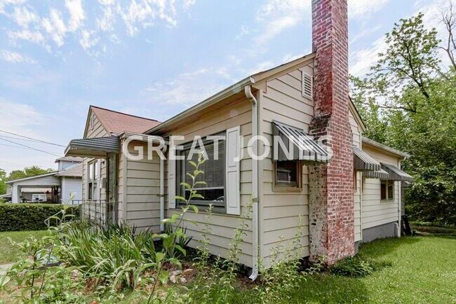 Building Photo - 813 Grace Ave