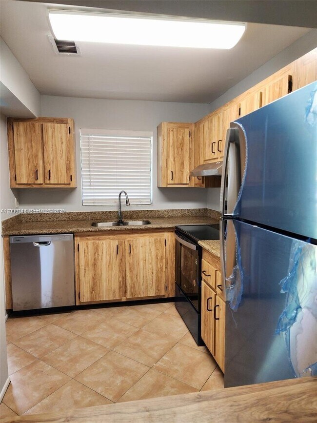 Foto del edificio - 6061 Shaker Wood Cir